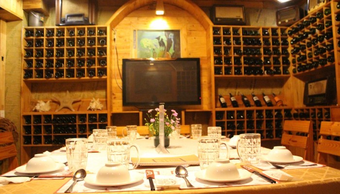 Nhà Hàng Rượu Vang Phú Nhuận